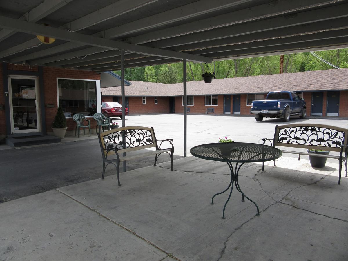 Lava Spa Motel & Rv 熔岩温泉村 外观 照片