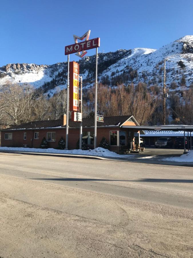 Lava Spa Motel & Rv 熔岩温泉村 外观 照片